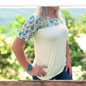 NWT Sterling Kreek Floral Sleeve Women's Top - Cream and Blue Size 2X